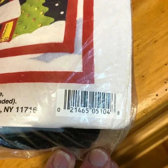 Design Works Felt Snowman Christmas Card Holder Kit - Picture 7 of 7